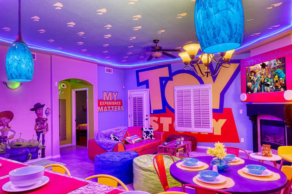 toy story themed rooms at disney world